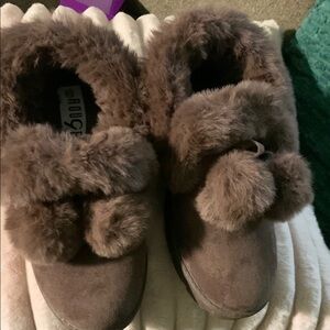 🔵 ROUGE Brown Furry Slippers